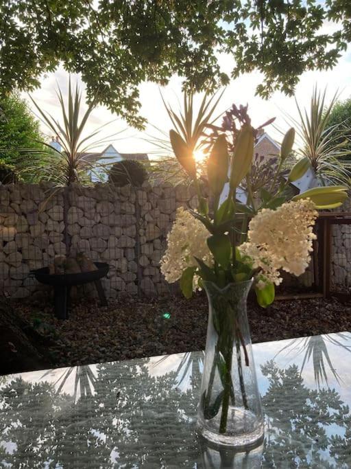 Delightful Self Contained Let In A Village Setting Merston Ngoại thất bức ảnh