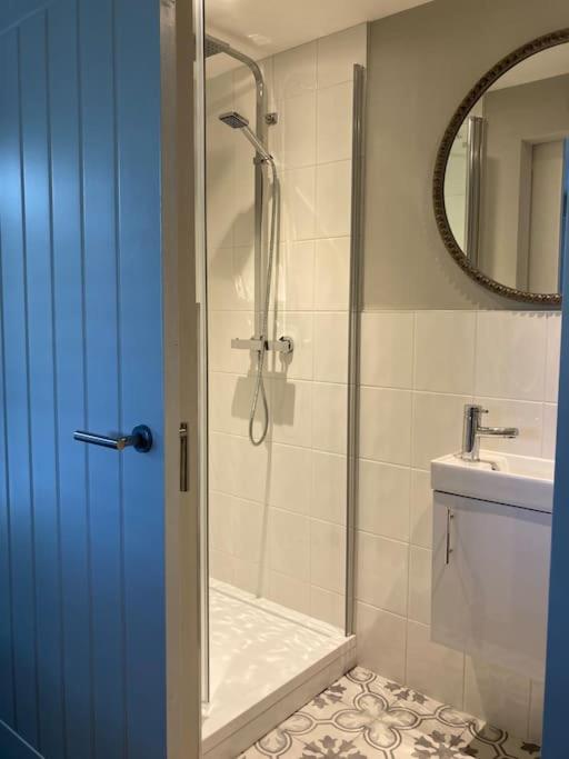 Delightful Self Contained Let In A Village Setting Merston Ngoại thất bức ảnh